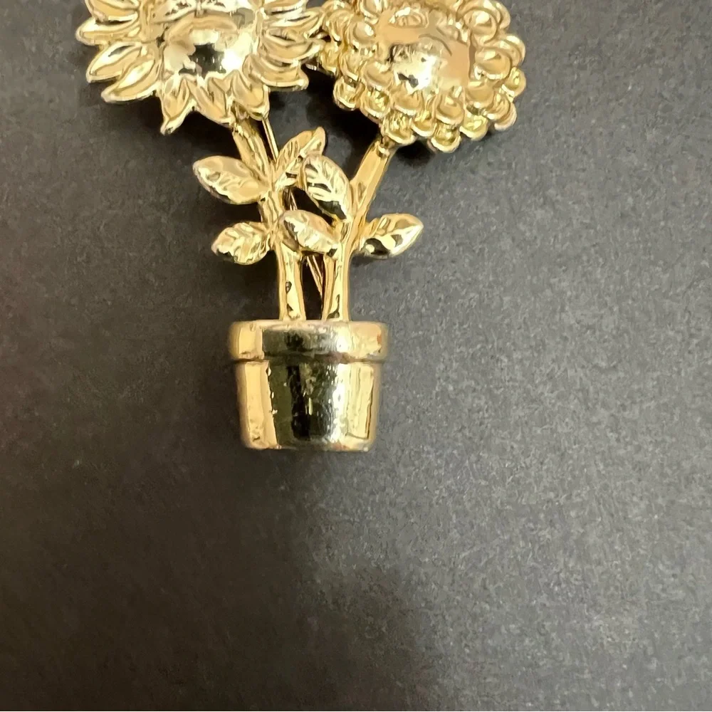 No Brand Vintage Sunflower in Pot Brooch Pin